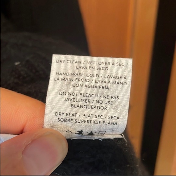 Naadam woman’s black wool and cashmere sweater - Picture 3 of 3